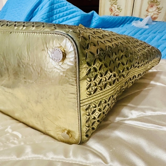 Michael Kors flower perforated travel tote - Picture 3 of 10